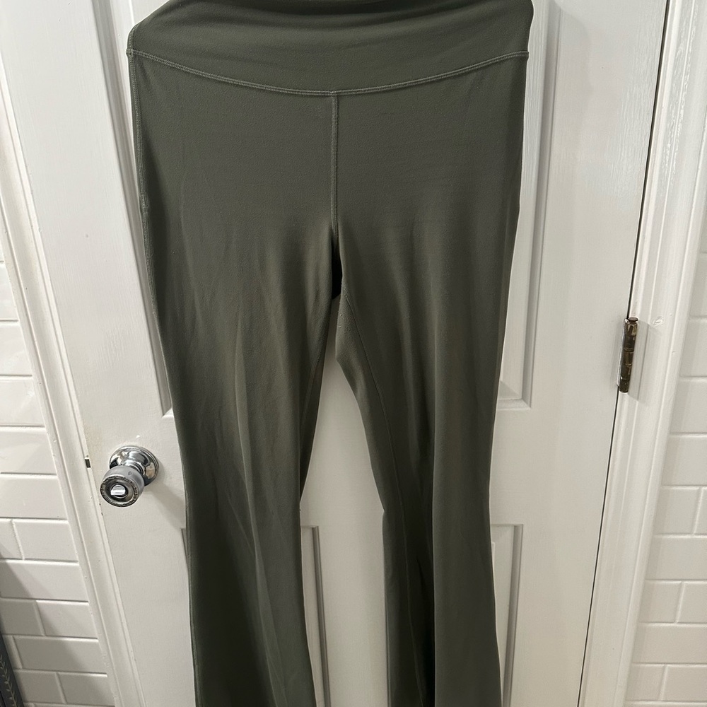 Lululemon Groove Nulu Super High Rise Flared Pants Army Green size 10